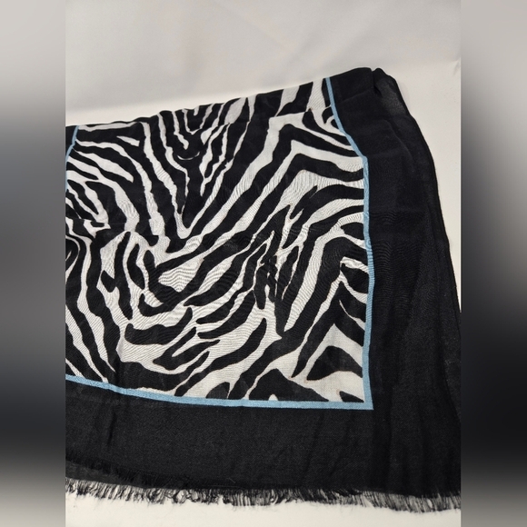 WHITE HOUSE BLACK MARKET WHBM BLACK WHITE ZEBRA PRINT LIGHTWEIGHT SCARF WOMEN OS - Picture 9 of 12